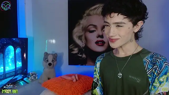 Snapshot of maxiy_001 chatting on 09-24-25, 03:32 maxiy 001 online show from 09-24-25, 03:32