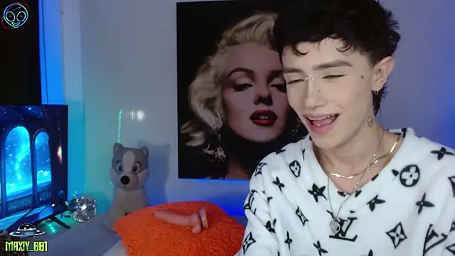 Snapshot of maxiy_001 chatting on 09-30-25, 03:22 maxiy 001 online show from 09-30-25, 03:22