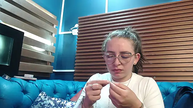  isaabellaa online show from 02-17-25, 05:43