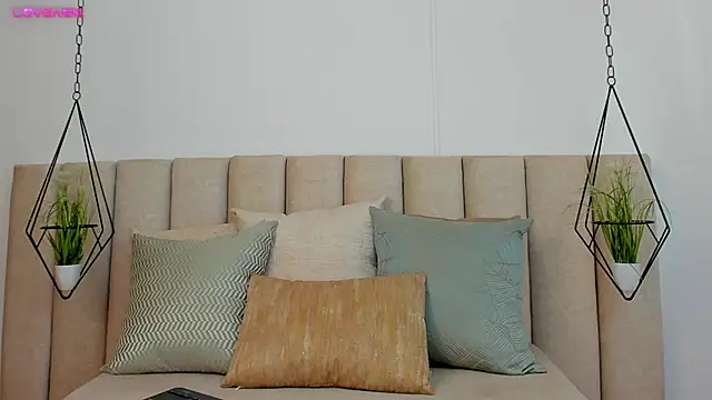 Snapshot of Olivia_Collins1 chatting on 12-29-24, 09:30 Olivia Collins1 online show from 12-29-24, 09:30