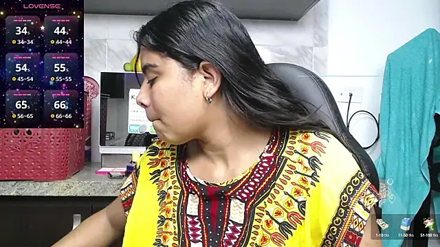 Snapshot of iniyalaboni chatting on 12-10-24, 07:43 iniyalaboni online show from 12-10-24, 07:43