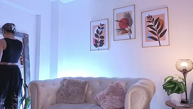 DahianaWalcott online show from 02-16-26, 05:31