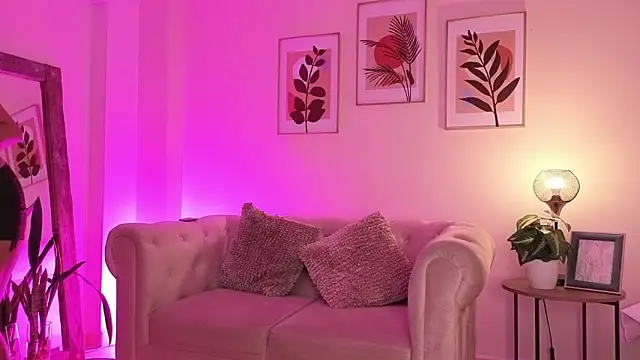 DahianaWalcott online show from 02-17-26, 04:13