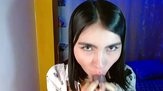 victoria-henaoo online show from 12-15-24, 08:08