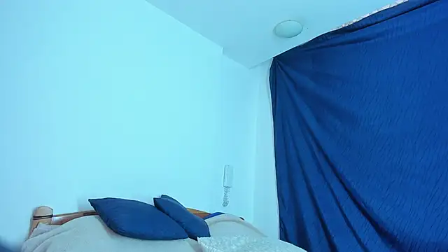 emiily15   online show from 01-24-25, 06:04