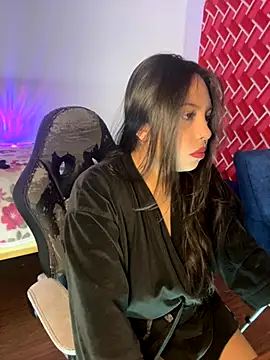 emiily15   online show from 09-10-25, 05:57