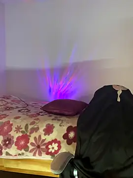 emiily15   online show from 09-18-25, 06:54