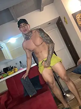 Snapshot of Dominiofit chatting on 10-10-25, 02:43 Dominiofit online show from 10-10-25, 02:43