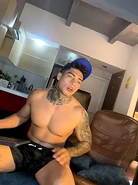 Snapshot of Dominiofit chatting on 10-25-25, 12:40 Dominiofit online show from 10-25-25, 12:40