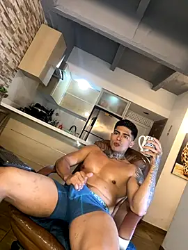 Snapshot of Dominiofit chatting on 11-18-25, 02:50 Dominiofit online show from 11-18-25, 02:50