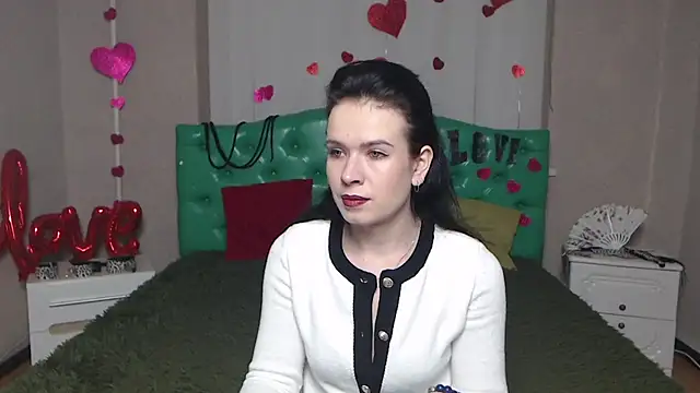 JasmineKouch online show from 11-26-25, 06:14