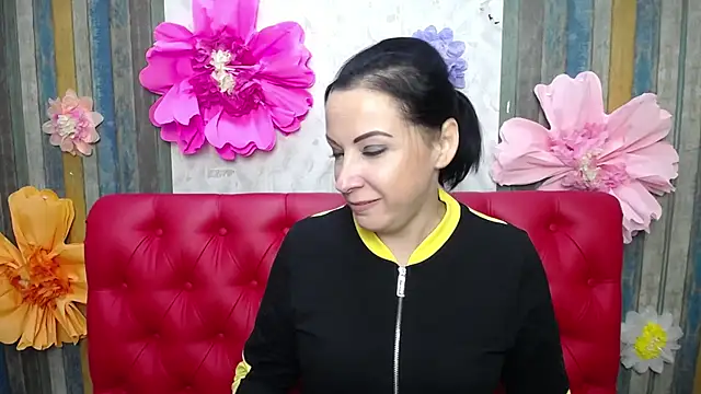 Snapshot of ElizabethSho chatting on 10-15-25, 05:13 ElizabethSho online show from 10-15-25, 05:13