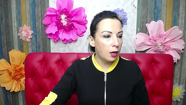 Snapshot of ElizabethSho chatting on 10-18-25, 05:25 ElizabethSho online show from 10-18-25, 05:25