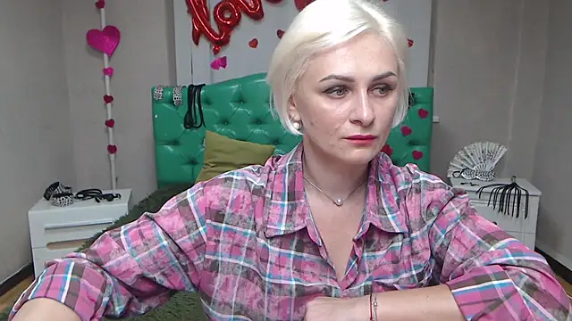 OliviaHorst online show from 09-24-25, 05:22