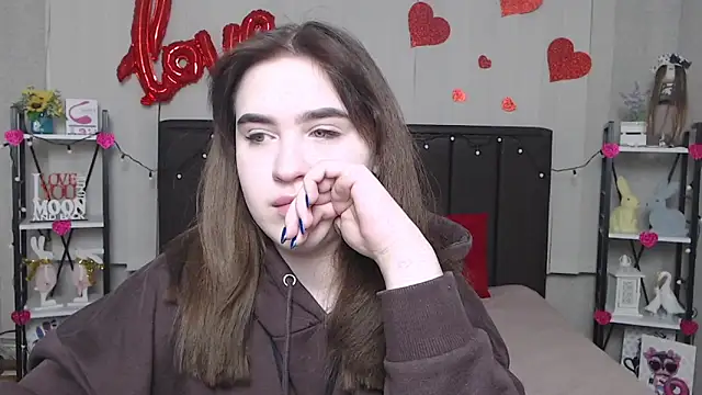 LauraHlot online show from 02-24-25, 06:15