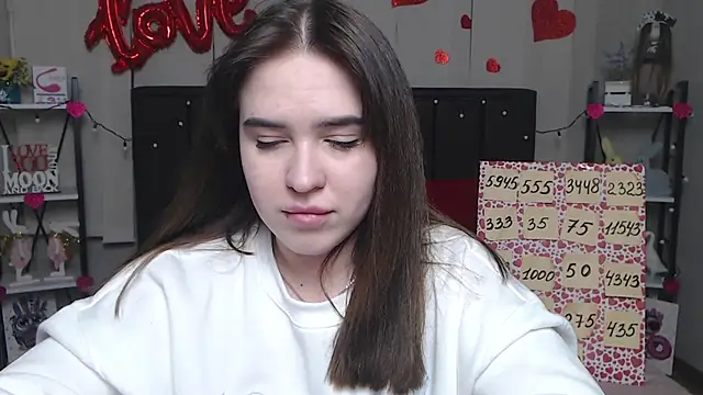 LauraHlot online show from 03-06-25, 10:04