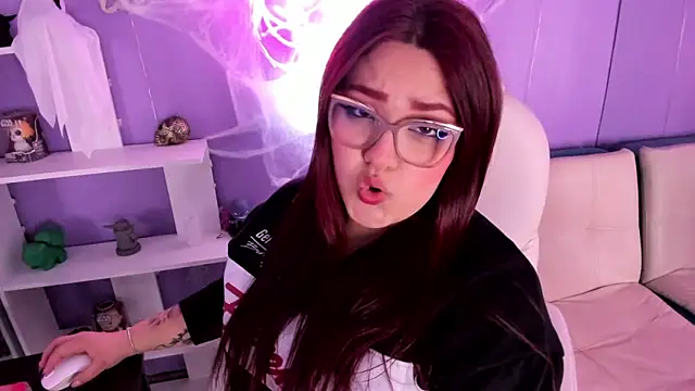 Camiila Osorio online show from 10-17-25, 08:22