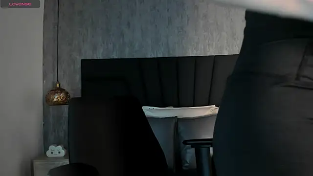 Snapshot of SARA_STONE17 chatting on 02-10-25, 05:30 SARA STONE17 online show from 02-10-25, 05:30