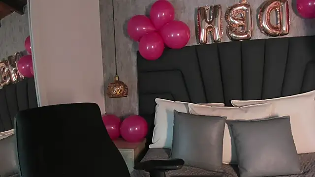 Snapshot of SARA_STONE17 chatting on 03-17-25, 12:04 SARA STONE17 online show from 03-17-25, 12:04
