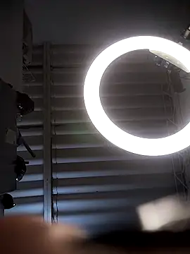 Linda Lars online show from 10-24-25, 03:14