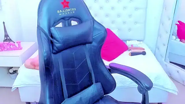 Snapshot of silvana__miller chatting on 02-04-25, 07:00 silvana miller online show from 02-04-25, 07:00