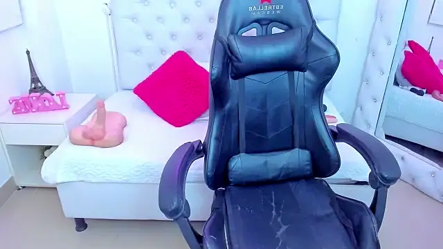 Snapshot of silvana__miller chatting on 02-05-25, 07:20 silvana miller online show from 02-05-25, 07:20