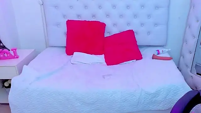 Snapshot of silvana__miller chatting on 02-08-25, 01:11 silvana miller online show from 02-08-25, 01:11