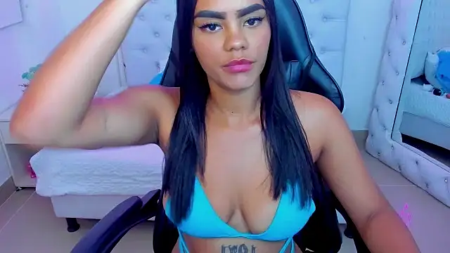 Snapshot of silvana__miller chatting on 02-17-25, 07:10 silvana miller online show from 02-17-25, 07:10