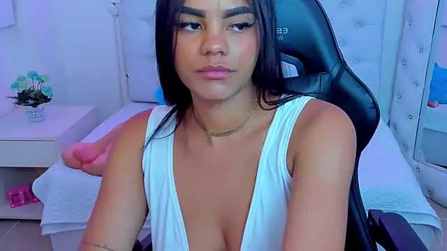 Snapshot of silvana__miller chatting on 02-18-25, 07:09 silvana miller online show from 02-18-25, 07:09