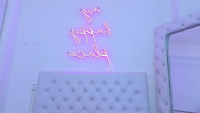 Snapshot of silvana__miller chatting on 02-19-25, 01:18 silvana miller online show from 02-19-25, 01:18