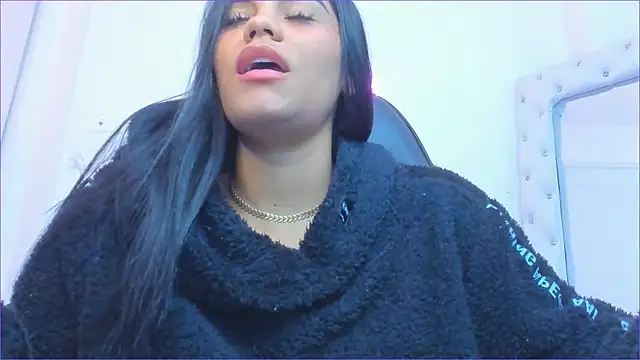 Snapshot of silvana__miller chatting on 03-14-25, 01:27 silvana miller online show from 03-14-25, 01:27