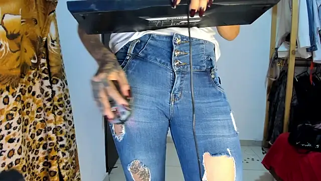 Charllote23 online show from 03-18-25, 09:42