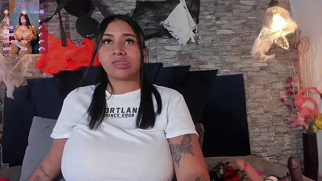 Snapshot of La_indiia chatting on 10-21-25, 08:31 La indiia online show from 10-21-25, 08:31