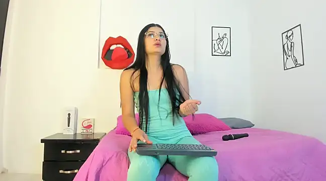 cloehonney online show from 12-26-24, 11:03