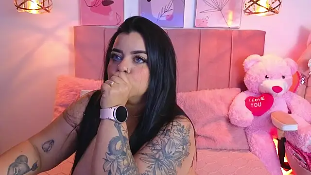 Snapshot of MiahJoness chatting on 03-19-25, 07:18 MiahJoness online show from 03-19-25, 07:18