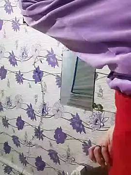 Snapshot of SweetLeila40 chatting on 01-06-25, 07:02 SweetLeila40 online show from 01-06-25, 07:02