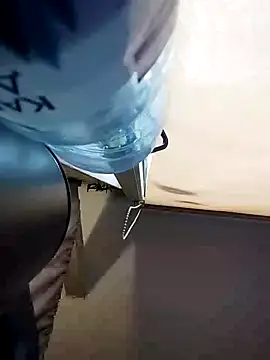 Snapshot of SweetLeila40 chatting on 01-10-25, 11:43 SweetLeila40 online show from 01-10-25, 11:43