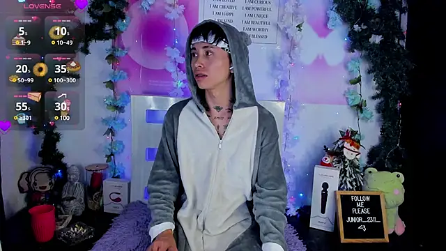 juniior 2311  online show from 01-17-25, 02:39