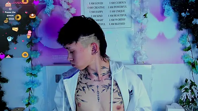 juniior 2311  online show from 01-29-25, 01:27