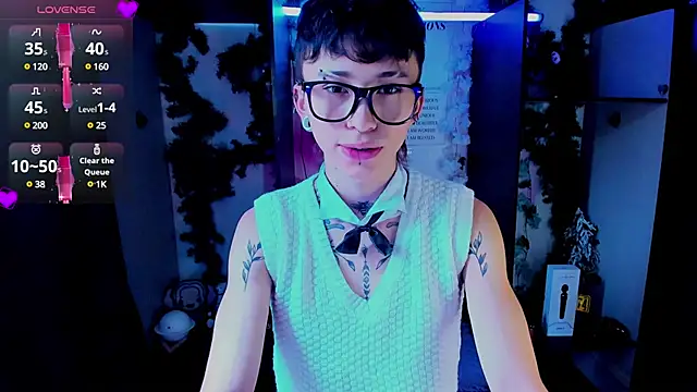 juniior 2311  online show from 02-19-25, 04:22