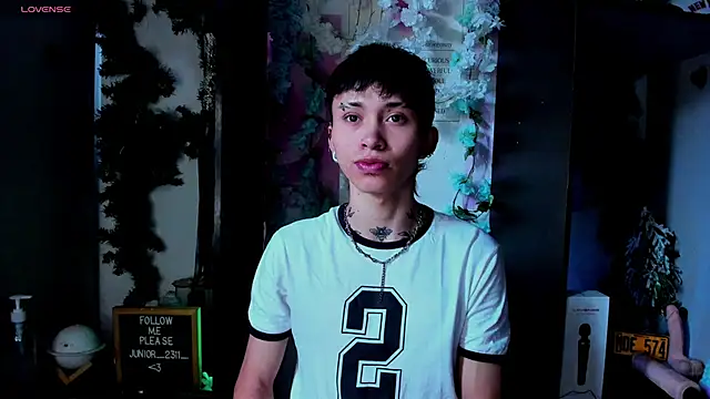 juniior 2311  online show from 03-05-25, 12:33