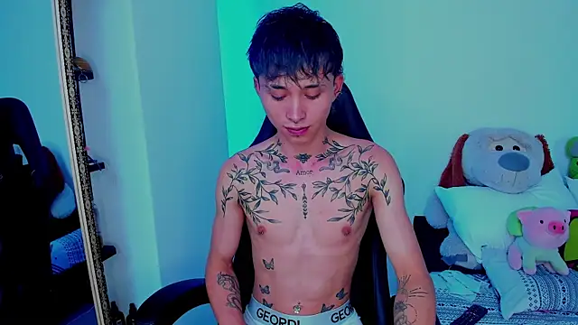 juniior 2311  online show from 11-13-25, 07:02