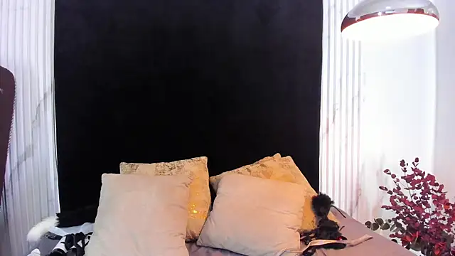 melaniecooperr online show from 01-24-25, 09:26