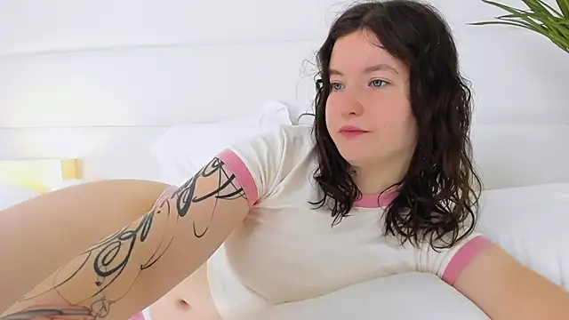 MoonAngelic online show from 10-29-25, 02:25