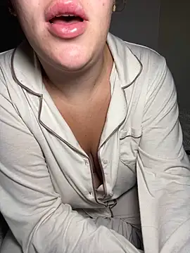 Snapshot of lilylush24 chatting on 02-23-25, 03:24 lilylush24 online show from 02-23-25, 03:24