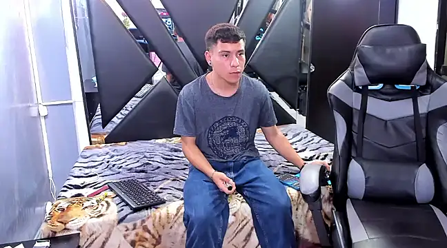 salvadorgomezx online show from 12-23-24, 11:06