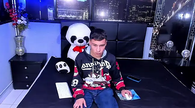 salvadorgomezx online show from 12-24-24, 04:33