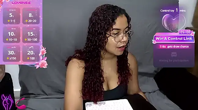 VitoriaFernandes online show from 01-12-25, 03:57