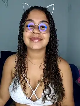 VitoriaFernandes online show from 03-22-25, 08:59