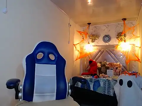 alexa-cooper- online show from 10-18-25, 02:40